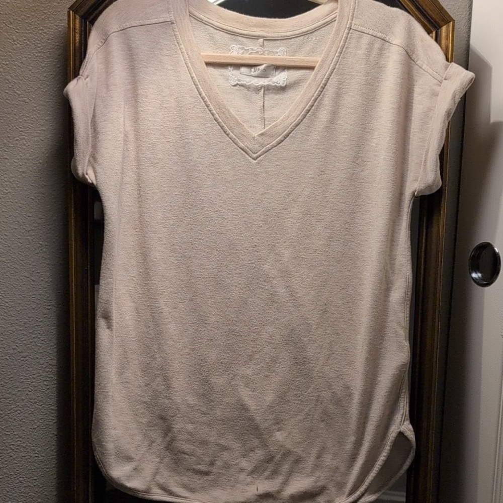 Cupio Cream V-Neck Short Sleeve Top